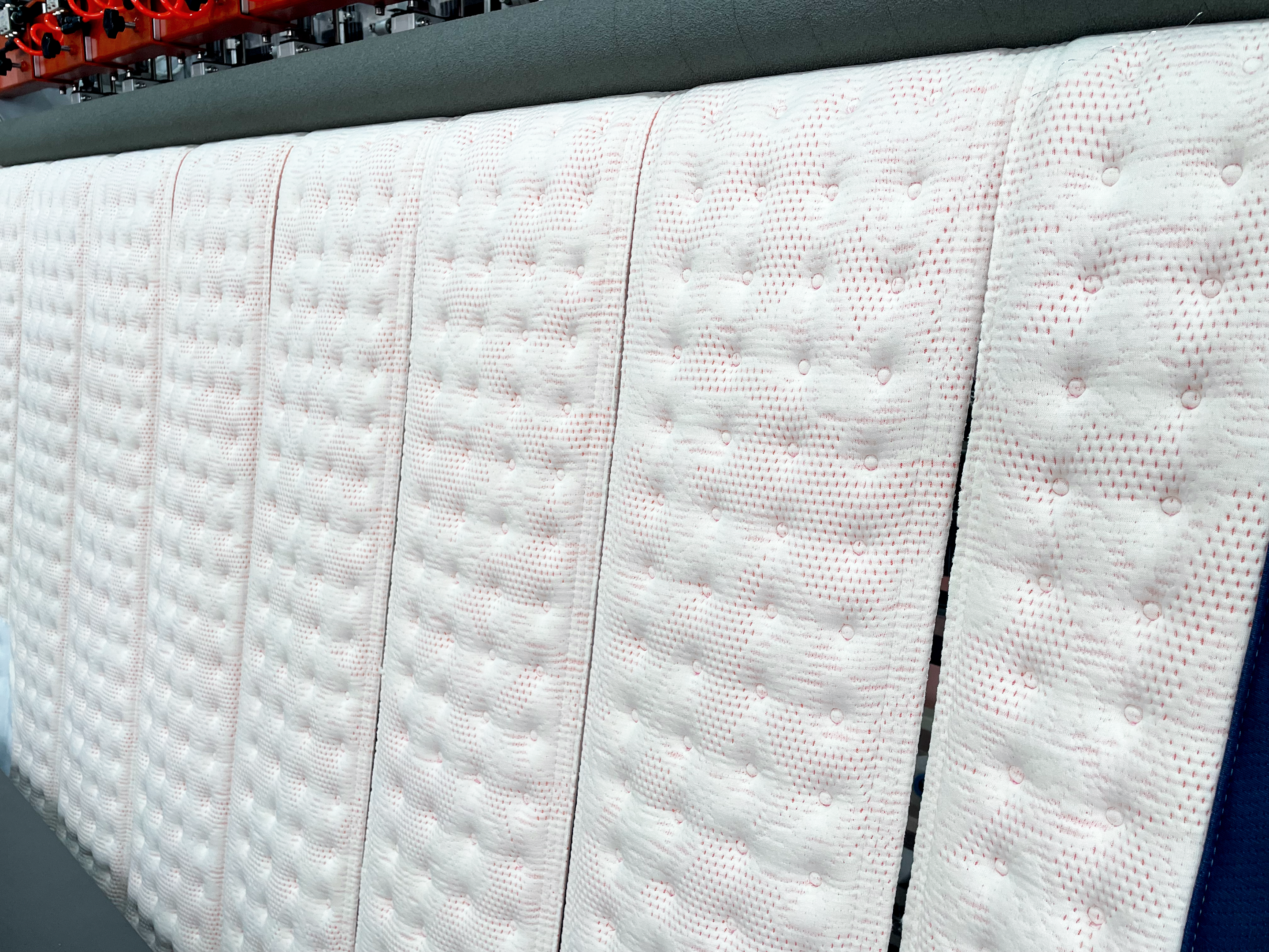Mesin quilting dan bordir perbatasan multi-fungsional penuh