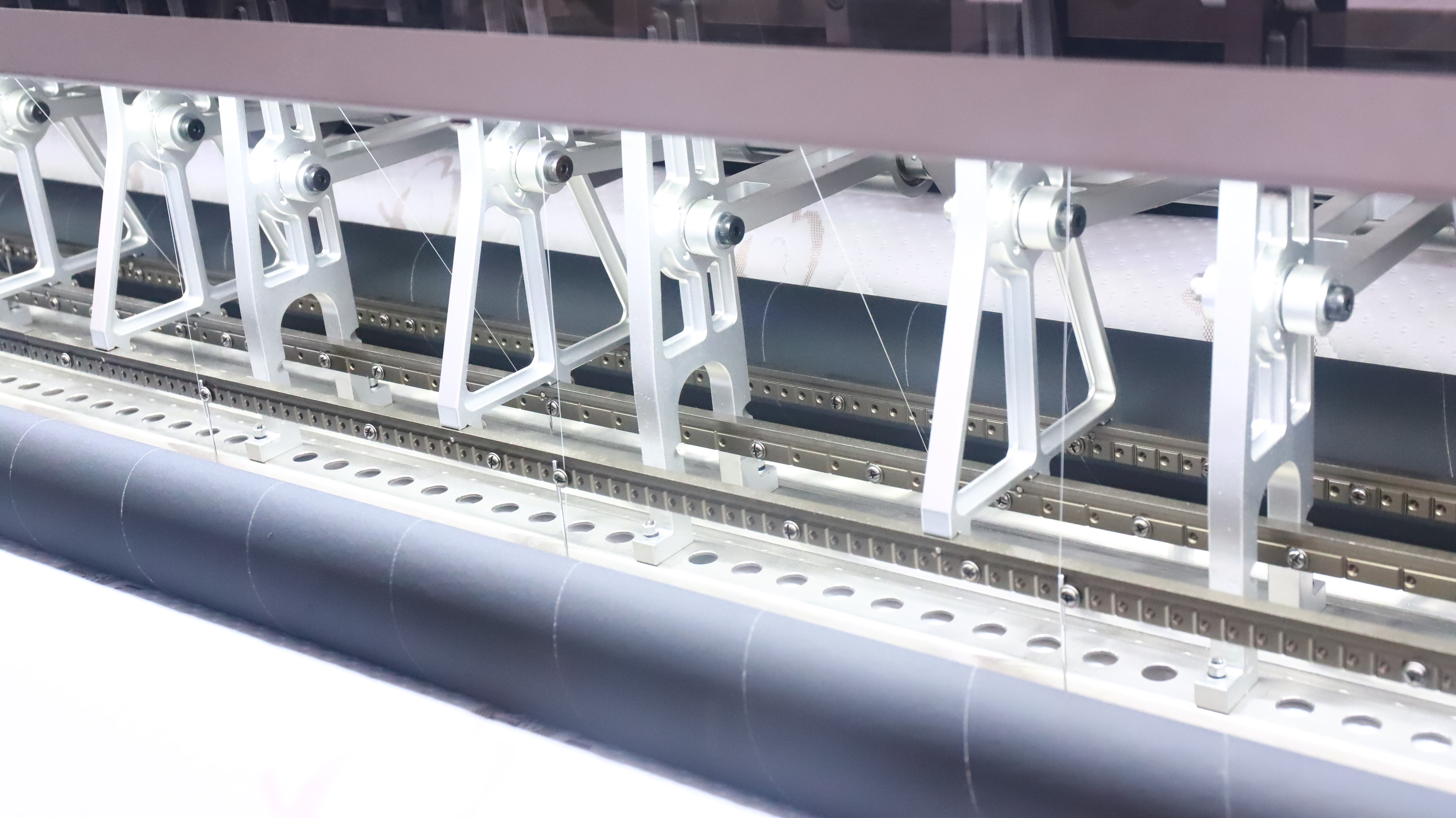 Mesin quilting jahitan rantai terkomputerisasi multi-needle