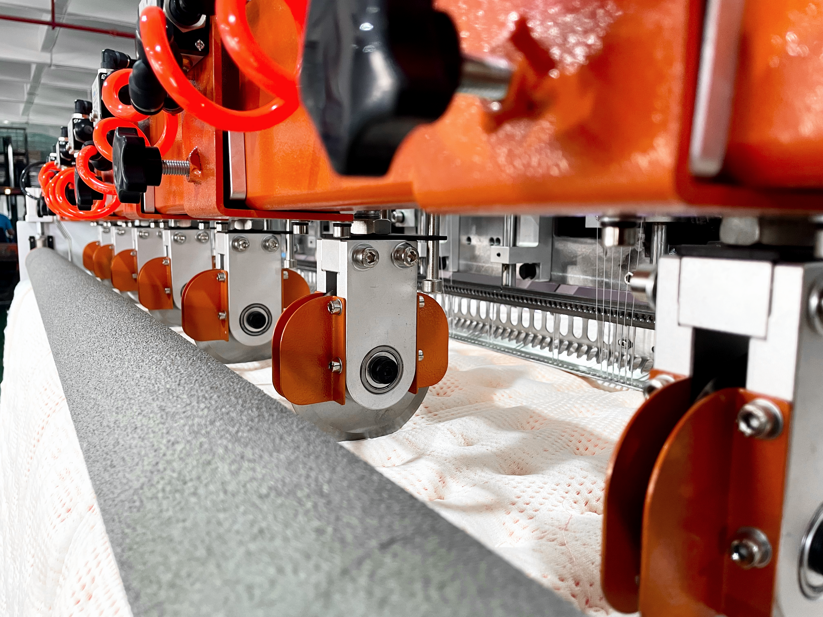 Mesin quilting dan bordir perbatasan multi-fungsional penuh