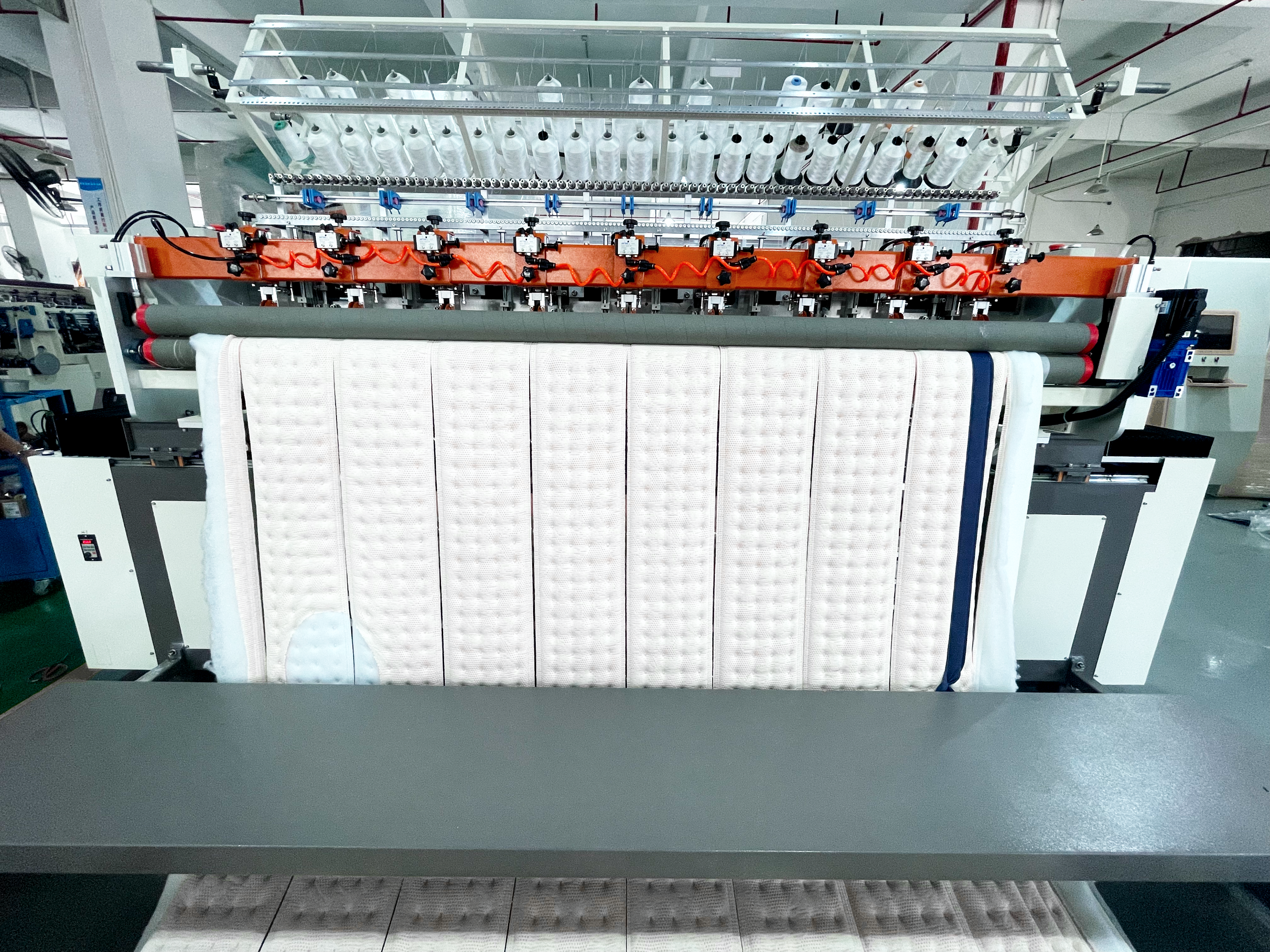 Mesin quilting dan bordir perbatasan multi-fungsional penuh